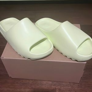 Yeezy Slides Men’s 11